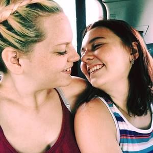 Meet your Posher, Caitlin